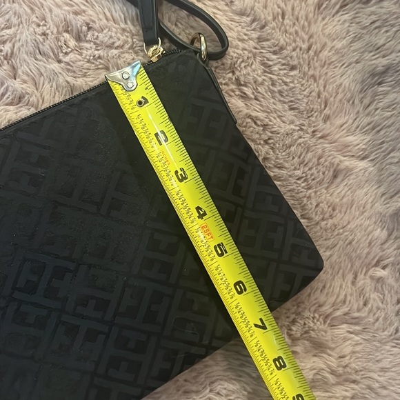 Tommy Hilfiger black purse adjustable crossbody bag 7” x 11” gold metal 3 pocket - Picture 4 of 9